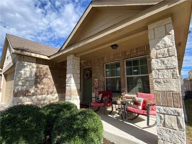 200 Kingfisher Ln in Leander, TX - Building Photo - Building Photo
