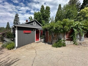 665 S Auburn St in Grass Valley, CA - Building Photo - Building Photo