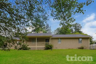 3173 Rocky Point Ct in Snellville, GA - Building Photo