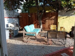 10657 Woodbridge St in North Hollywood, CA - Building Photo - Building Photo