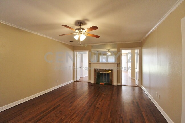 3601 Stadium Dr in Fort Worth, TX - Building Photo - Building Photo