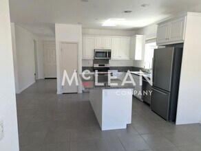 11555 W Starcross Dr in Desert Hot Springs, CA - Foto de edificio - Building Photo