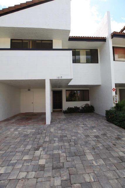 1619 Cypress Pointe Dr in Coral Springs, FL - Building Photo