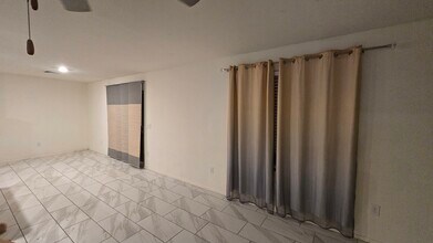6038 S Kirtley Dr in Tucson, AZ - Foto de edificio - Building Photo