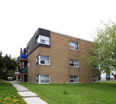93 Neptune Dr in Toronto, ON - Building Photo