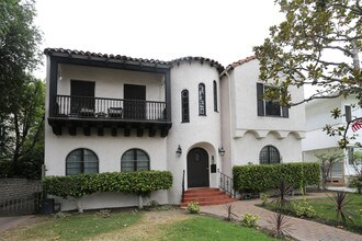 221 S Tower Dr in Beverly Hills, CA - Building Photo - Building Photo