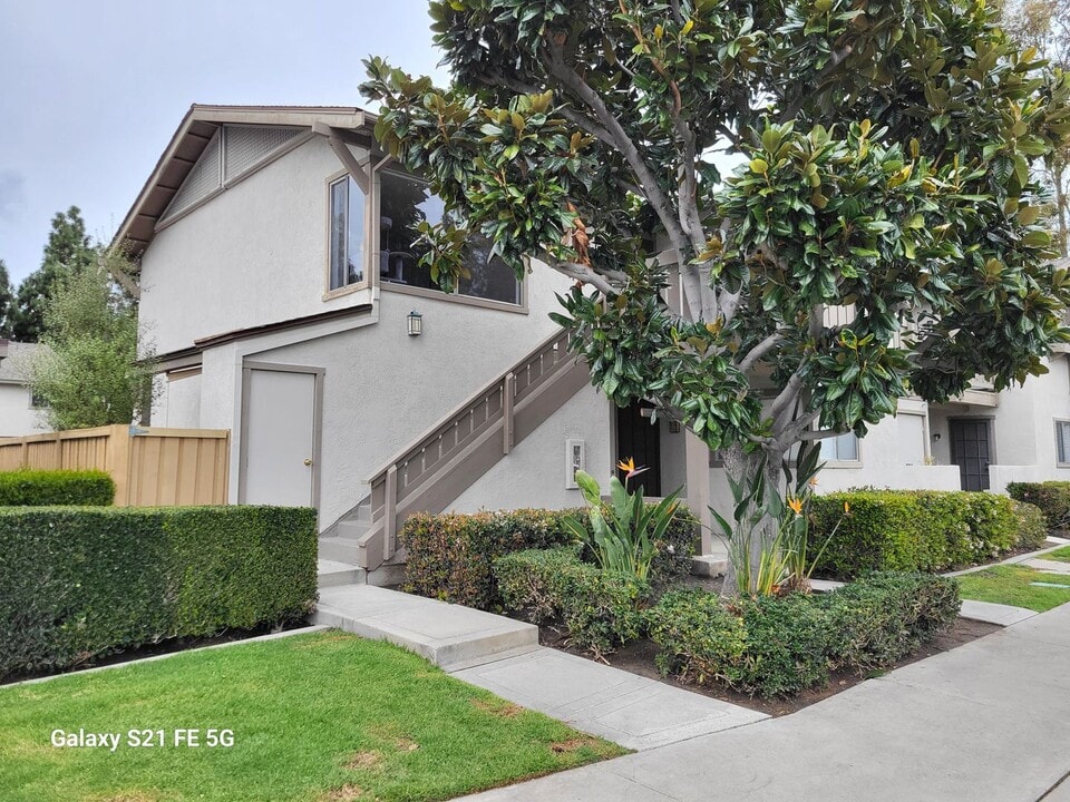 6 Windjammer in Irvine, CA - Building Photo