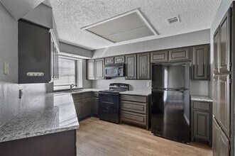 804 Custer St in Arlington, TX - Building Photo - Building Photo