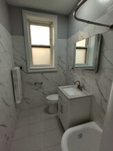 1216 W Jarvis Ave in Chicago, IL - Building Photo - Building Photo