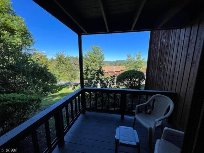 2 Pico Ct in Vernon, NJ - Building Photo - Building Photo