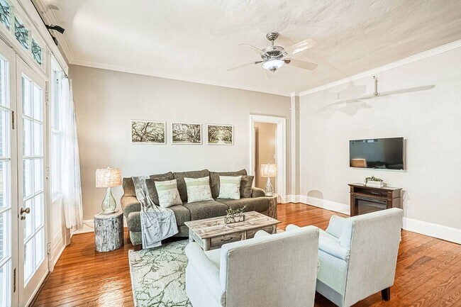 24 E Liberty in Savannah, GA - Building Photo - Building Photo