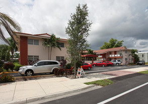 Hollywood Courtyard Apartments