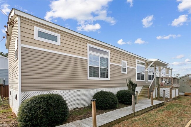 105 Rens Rd in Poquoson, VA - Building Photo - Building Photo
