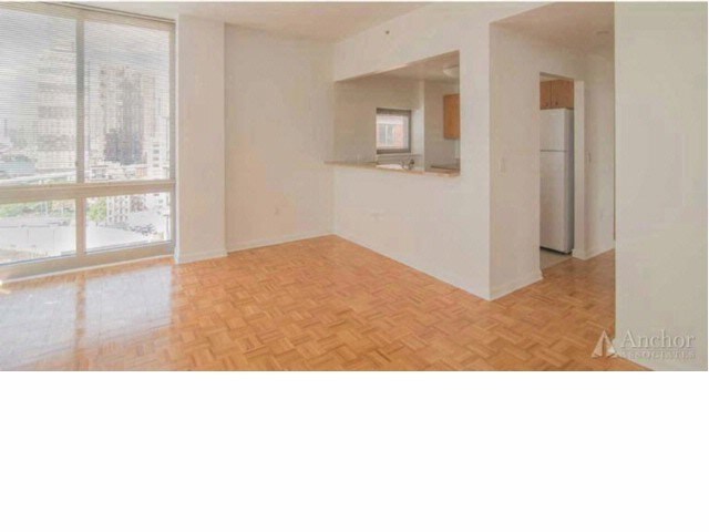 400 W 37th St-Unit -10U in New York, NY - Building Photo