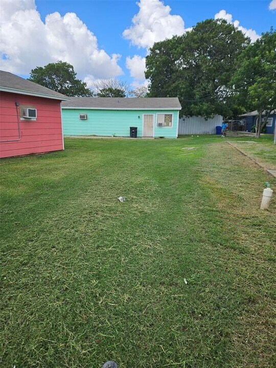 1513 Lazy Ln in Corpus Christi, TX - Building Photo