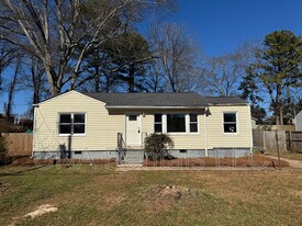 1826 Clearwater Dr SE in Marietta, GA - Building Photo