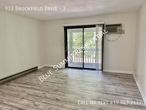 913 Brookfield Dr in Mansfield, OH - Foto de edificio - Building Photo