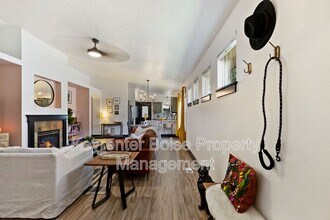 8333 N Duncan Ln in Boise, ID - Building Photo - Building Photo