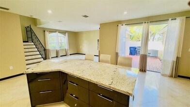 1094 Redwood St in Hollywood, FL - Building Photo - Building Photo