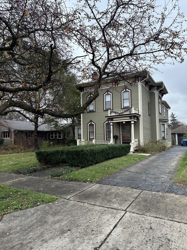 540 Garfield Ave in Aurora, IL - Building Photo - Building Photo