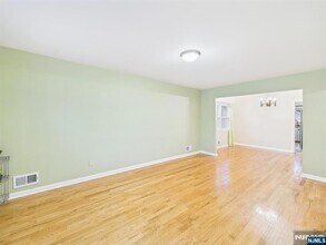 114 Ackerman Ave in Ridgewood, NJ - Building Photo - Building Photo