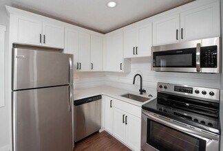 14 D Kirby Rd in Saratoga Springs, NY - Foto de edificio - Building Photo