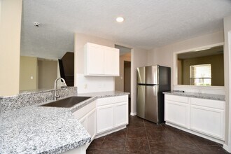 5418 Cinnamon Lake Dr in Baytown, TX - Building Photo - Building Photo