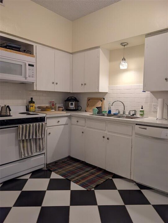 3119 Tom Green St in Austin, TX - Foto de edificio