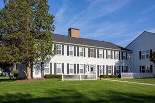 Whethersfield Apartments in Bloomfield Hills, MI - Building Photo