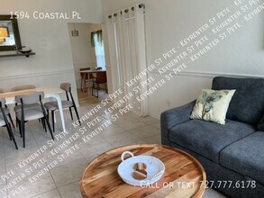 1594 Coastal Pl in Dunedin, FL - Building Photo - Building Photo