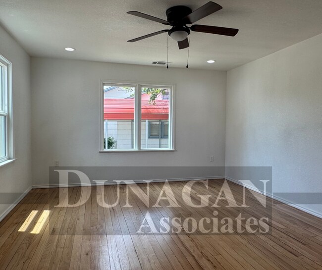 705 N Elm St in Carlsbad, NM - Building Photo - Building Photo