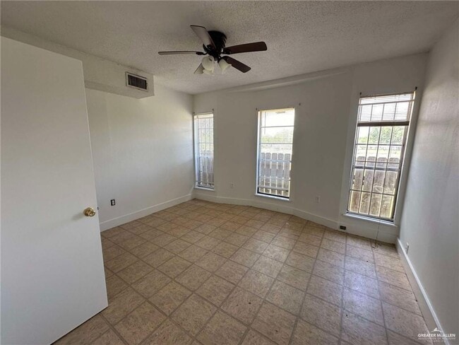 6 Cisne St in Pharr, TX - Building Photo - Building Photo