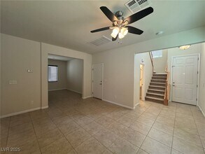 9048 Winchester Ridge St in Las Vegas, NV - Foto de edificio - Building Photo