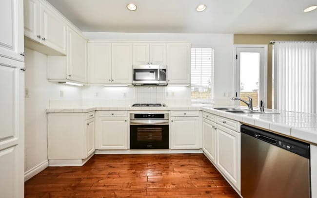 9175 S Cullen Wy in Inglewood, CA - Building Photo - Building Photo