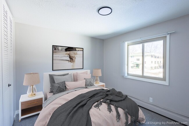 Sky Hill Apartments in Champlin, MN - Foto de edificio - Building Photo