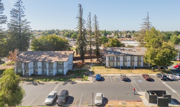 Oakdale II Apartments in Oakdale, CA - Building Photo - Building Photo