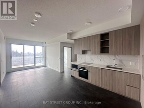 27-3227 McMahon Dr in Toronto, ON - Building Photo - Building Photo
