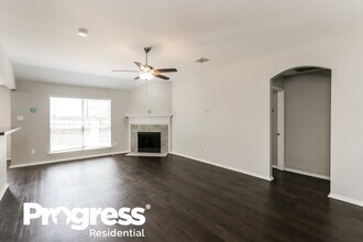 302 Shadow Bend Cir in Red Oak, TX - Building Photo - Building Photo