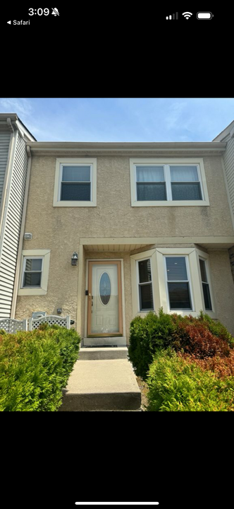 308 Wayne Ct in Southampton, PA - Building Photo