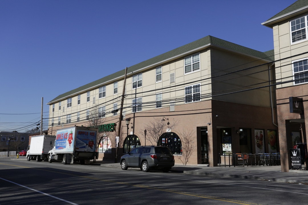735-765 Prospect Ave in Westbury, NY - Building Photo