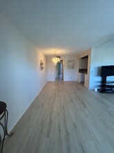 4087 Cornwall E in Boca Raton, FL - Foto de edificio - Building Photo