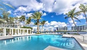 3245 NE 184th St, Unit # 13201 in North Miami Beach, FL - Foto de edificio - Building Photo