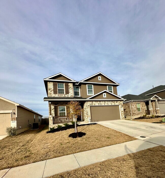 9243 Grand Western in Converse, TX - Building Photo - Building Photo