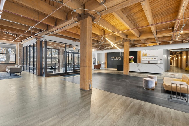 1040 W Adams St in Chicago, IL - Building Photo - Building Photo