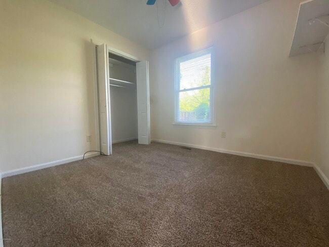 220 Lakewood Dr in Jacksonville, NC - Building Photo - Building Photo