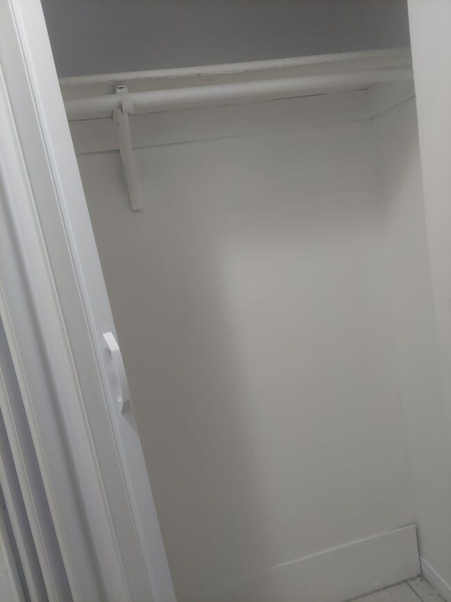 5553 NW 32nd Ave, Unit D in Miami, FL - Building Photo - Building Photo