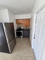 133 SW 5th Ct, Unit A in Dania Beach, FL - Building Photo