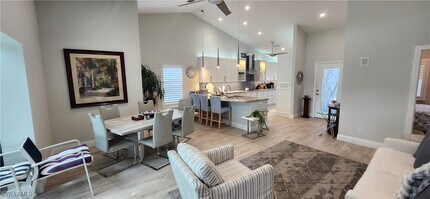 421 Kings Way in Naples, FL - Building Photo - Building Photo