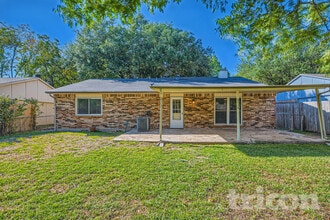6026 Lakecrest Dr in Garland, TX - Building Photo - Building Photo