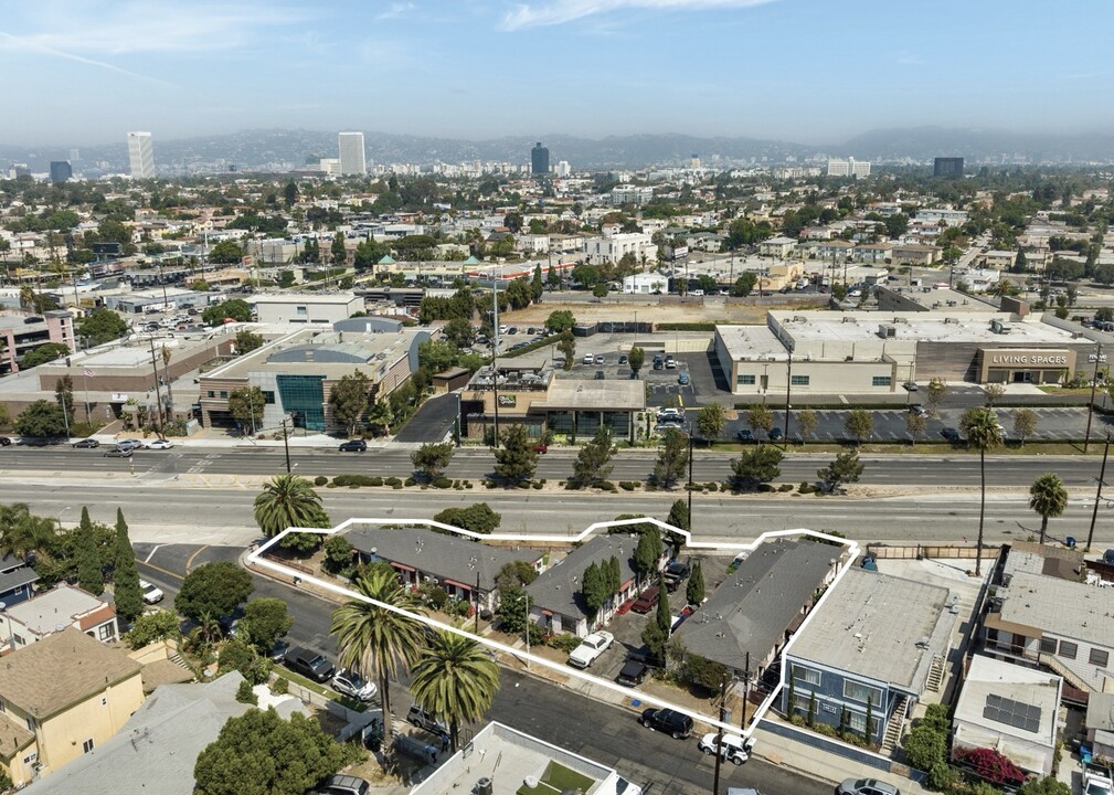 4817 St Charles Pl in Los Angeles, CA - Building Photo